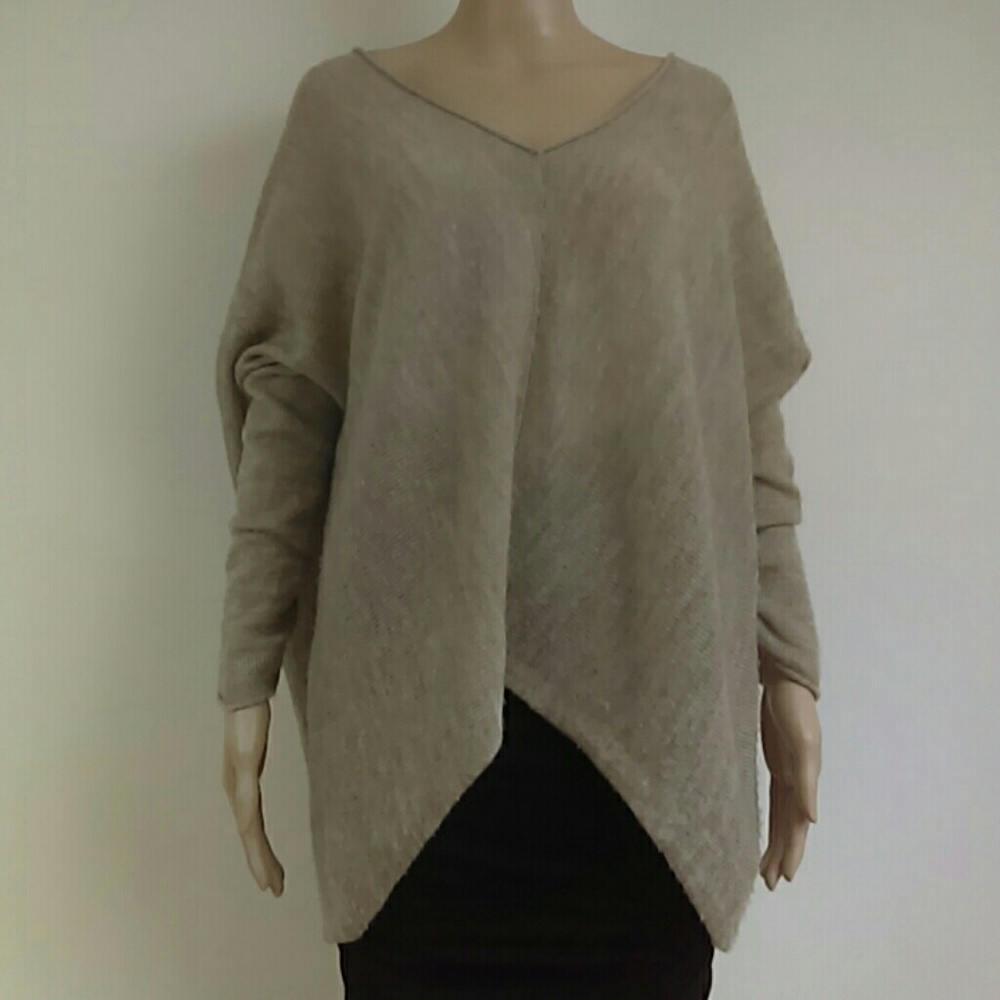 Free People Sexy Sweater. - Picture 1 of 4
